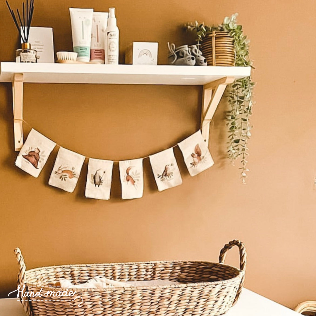 PRE-ORDER: Handgemaakte Bosdieren Vlaggenlijn Babykamer - 1.60 meter