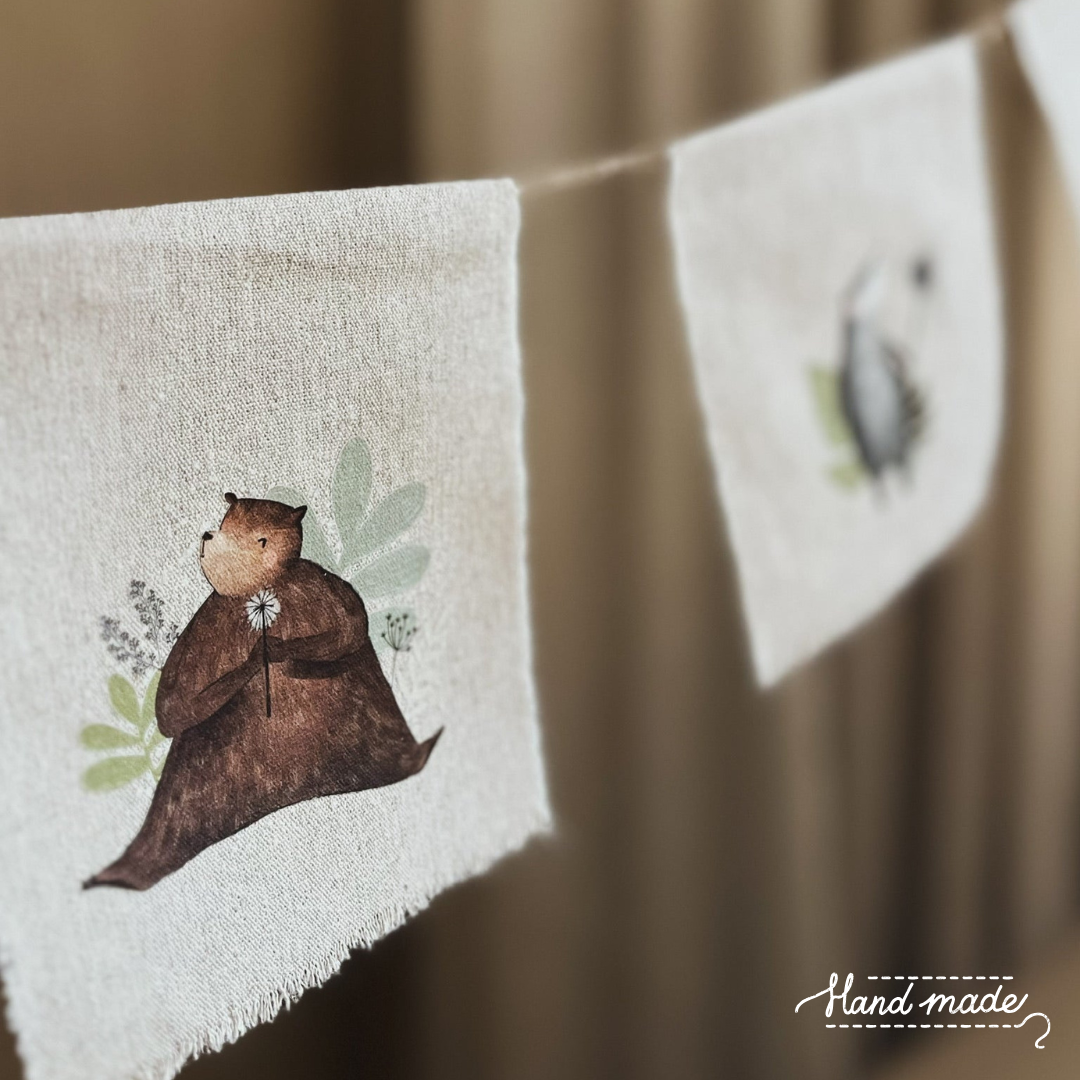 PRE-ORDER: Handgemaakte Bosdieren Vlaggenlijn Babykamer - 1.60 meter