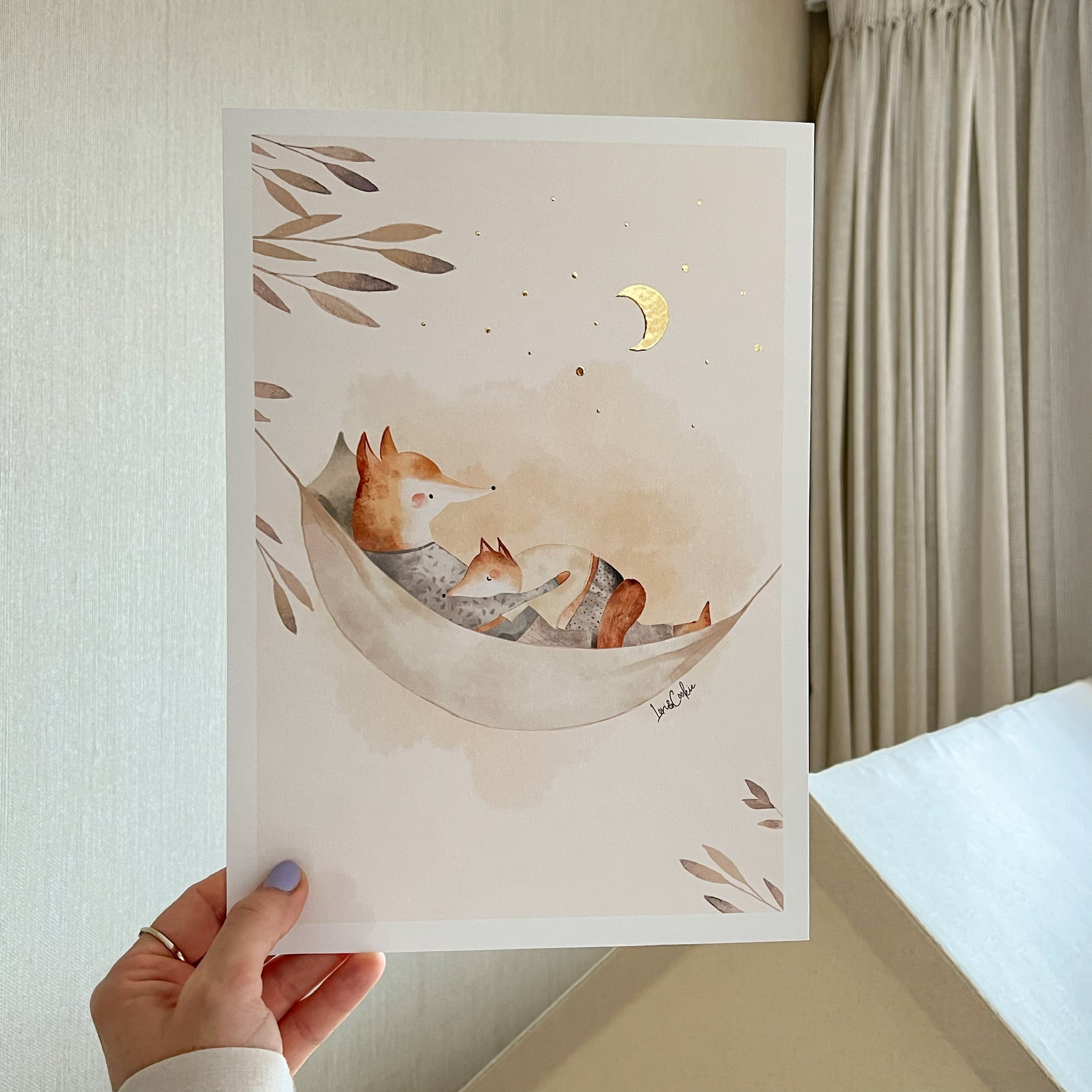 Handgeschilderde kinderkamer poster met goudfolie – "Papa & Vicky Vos" (A3/A4)