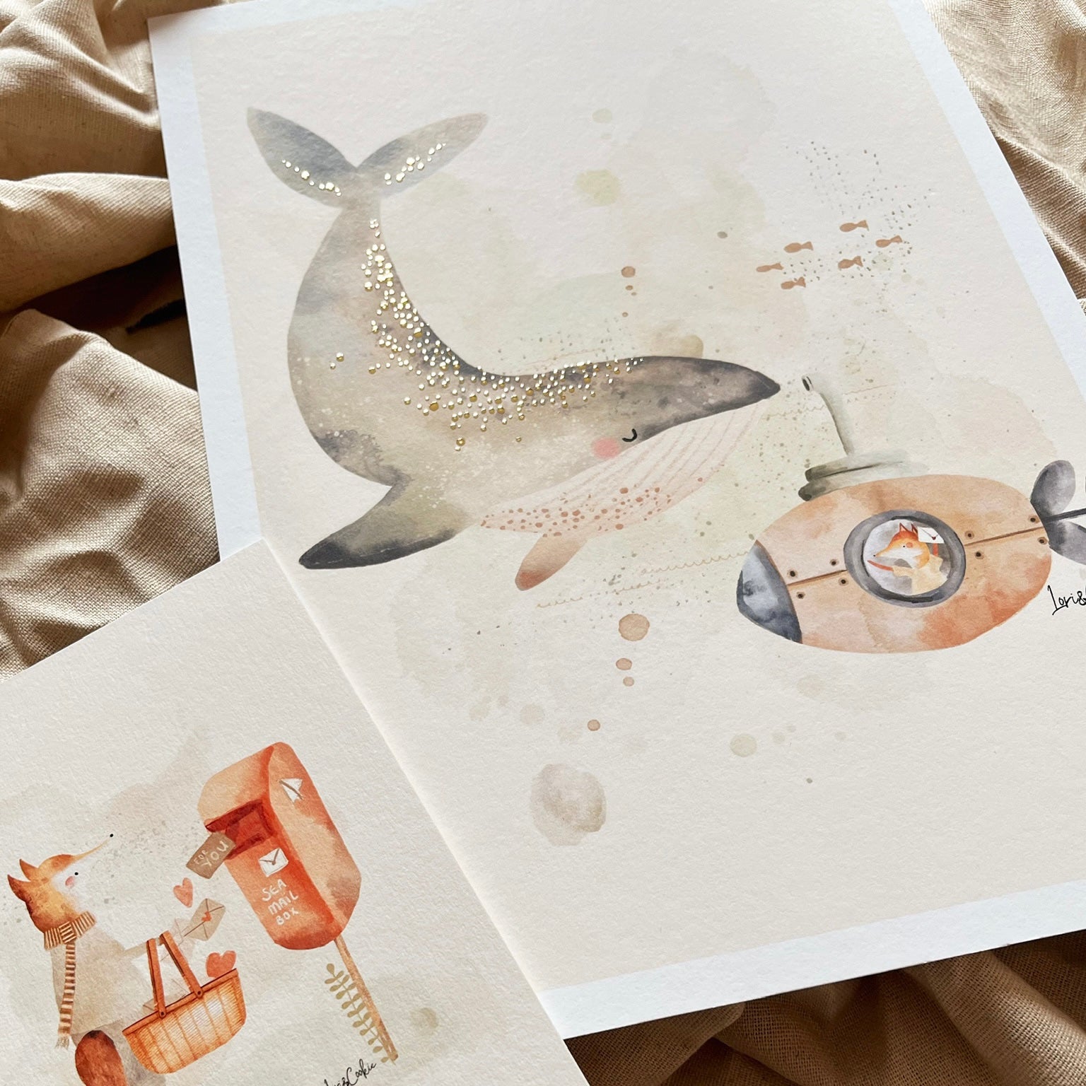 Handgeschilderde kinderkamer poster met goudfolie – "Zeedieren: Wally Walvis" (A3/A4)