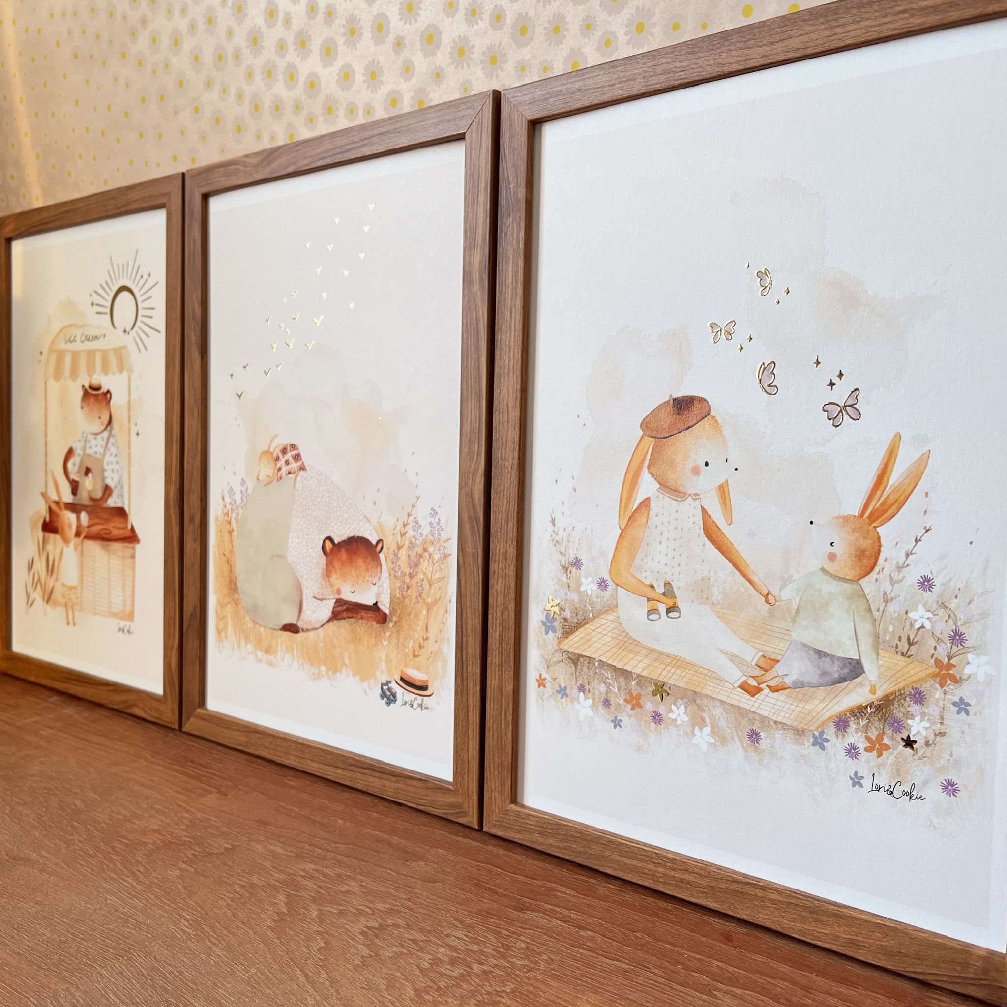 Goudfolie kinderkamer poster set van 3: De Ijsco kar, Het Middagdutje & Mama en Mia Konijn - A3 & A4
