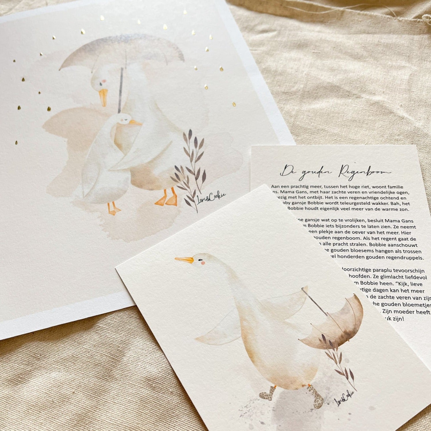 Handgeschilderde kinderkamer poster met goudfolie – "Mama en Bobbie Gans" (A3/A4)