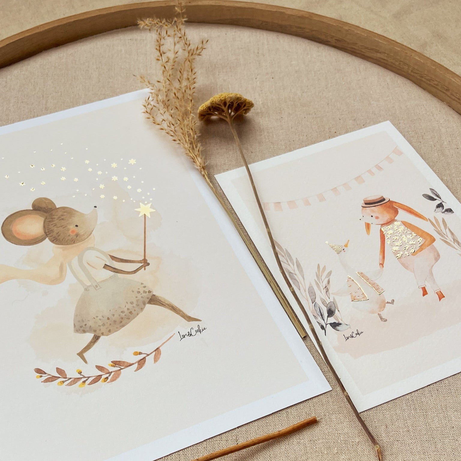 Handgeschilderde kinderkamer poster met goudfolie – "Muisje Maggie" (A3/A4)