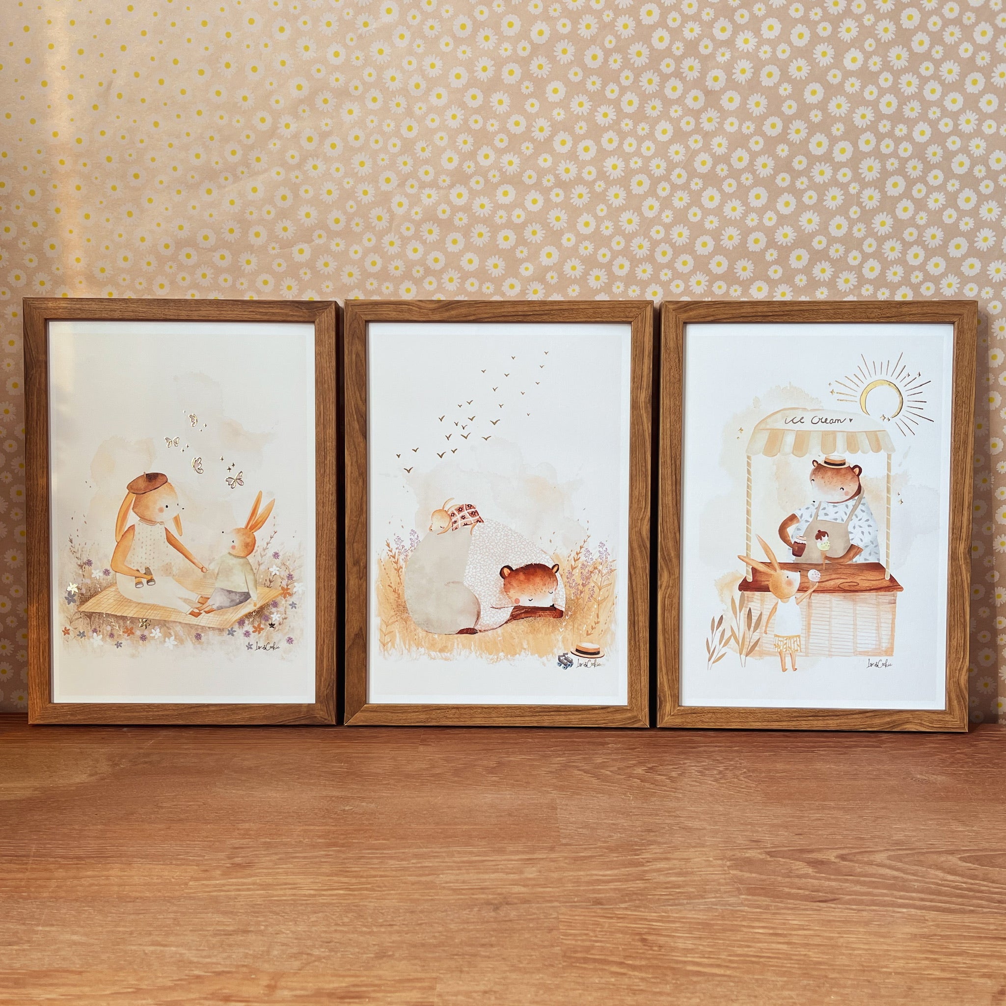 Goudfolie kinderkamer poster set van 3: De Ijsco kar, Het Middagdutje & Mama en Mia Konijn - A3 & A4