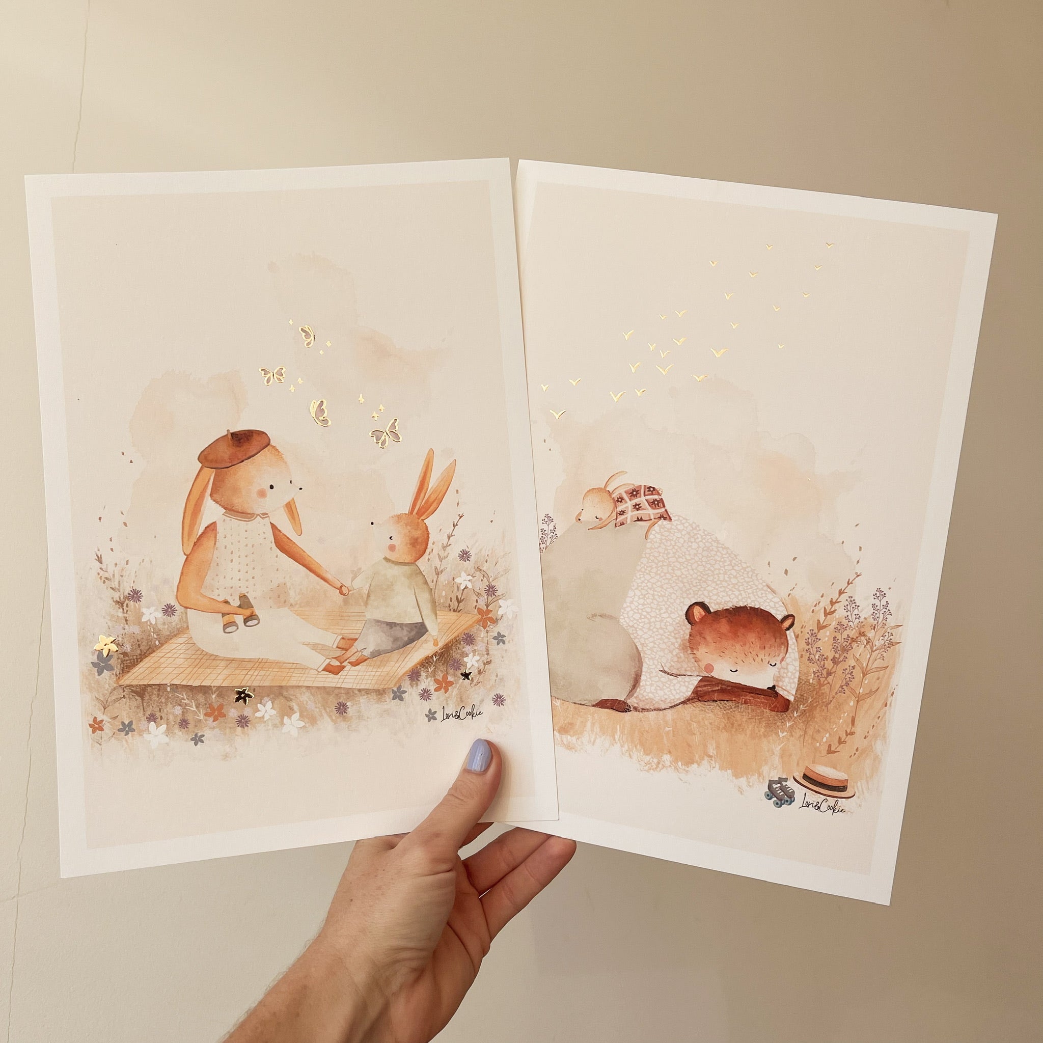Goudfolie kinderkamer poster set van 2: "Mama en Mia Konijn" & "Het Middagdutje" - A3 & A4