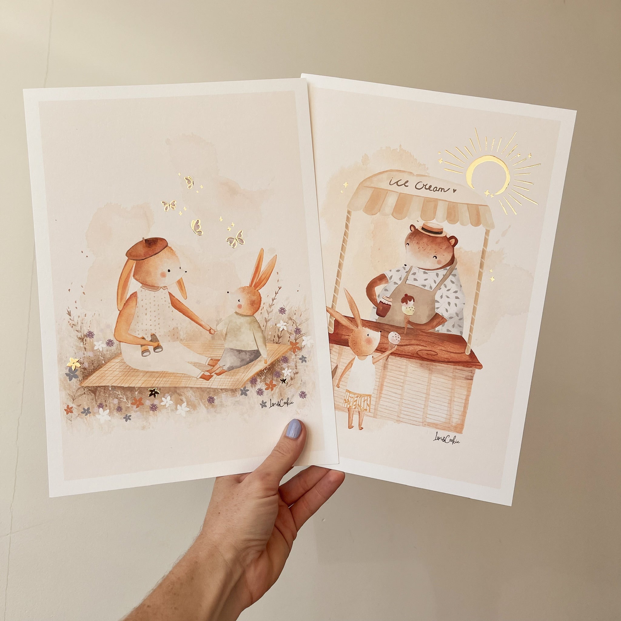 Goudfolie kinderkamer poster set van 2: "Mama en Mia Konijn" & "De Ijsco kar"