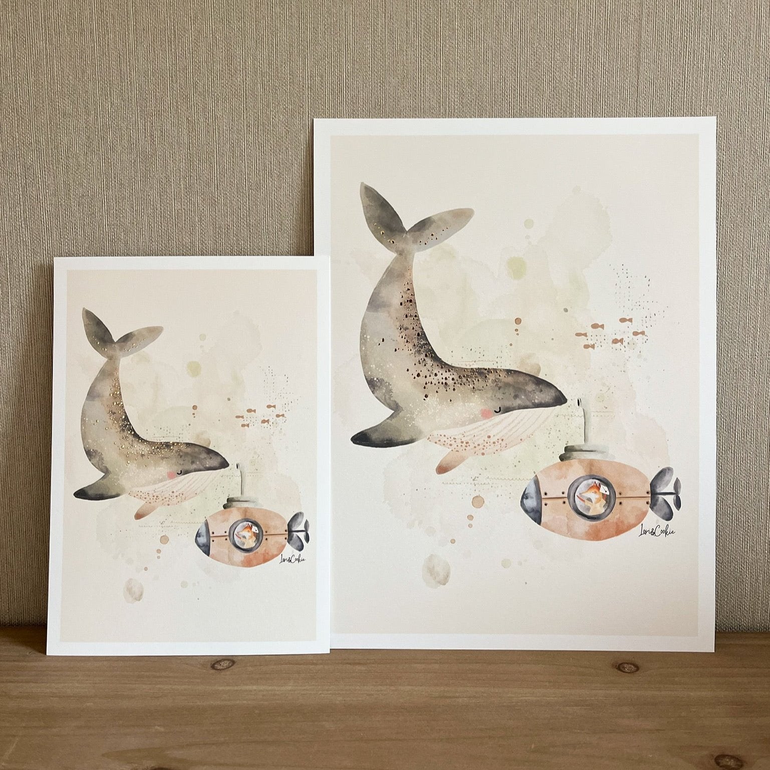 Handgeschilderde kinderkamer poster met goudfolie – "Zeedieren: Wally Walvis" (A3/A4)