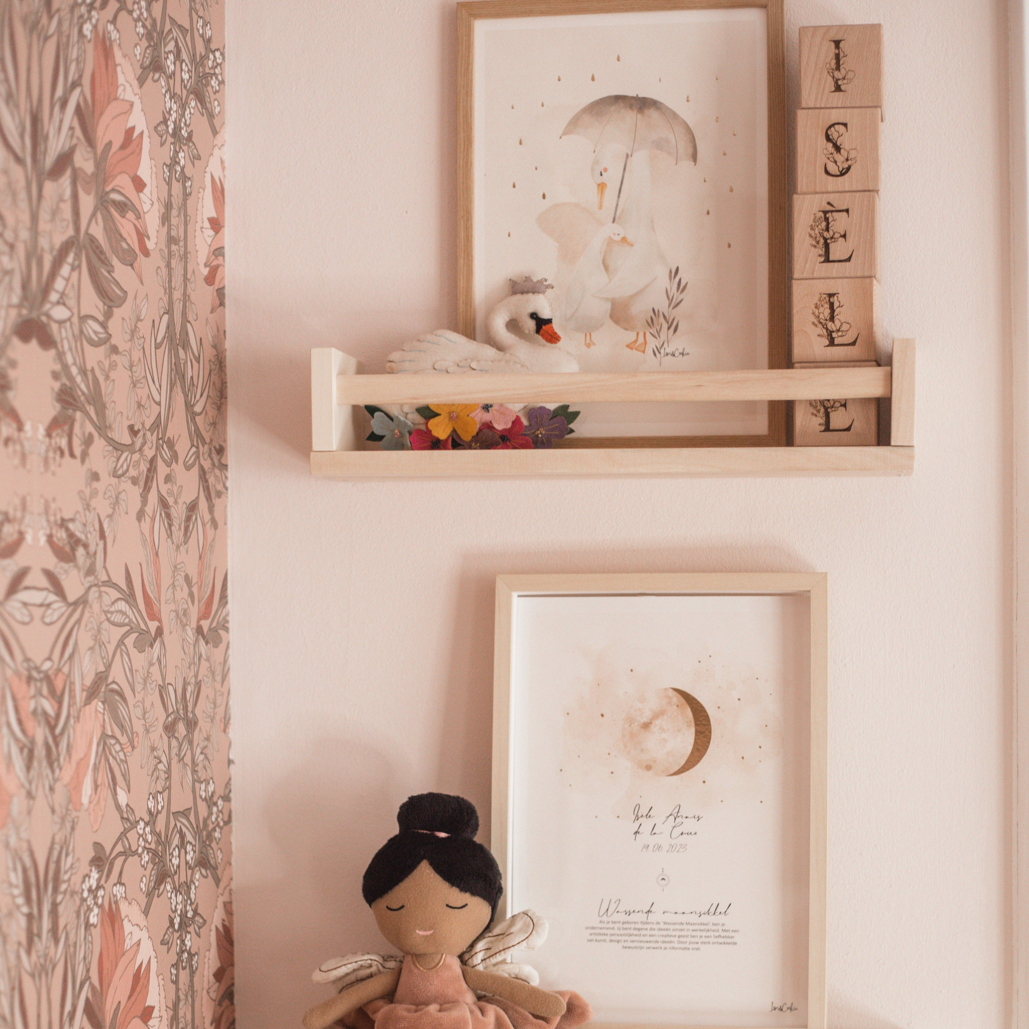 Handgeschilderde kinderkamer poster met goudfolie – "Mama en Bobbie Gans" (A3/A4)