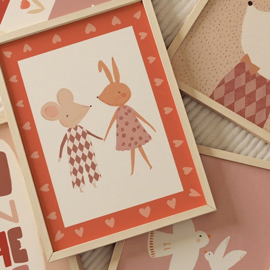 Poster Groovy Bunny met andere meisjeskamer posters uit de Lori & Cookie Color Collection.