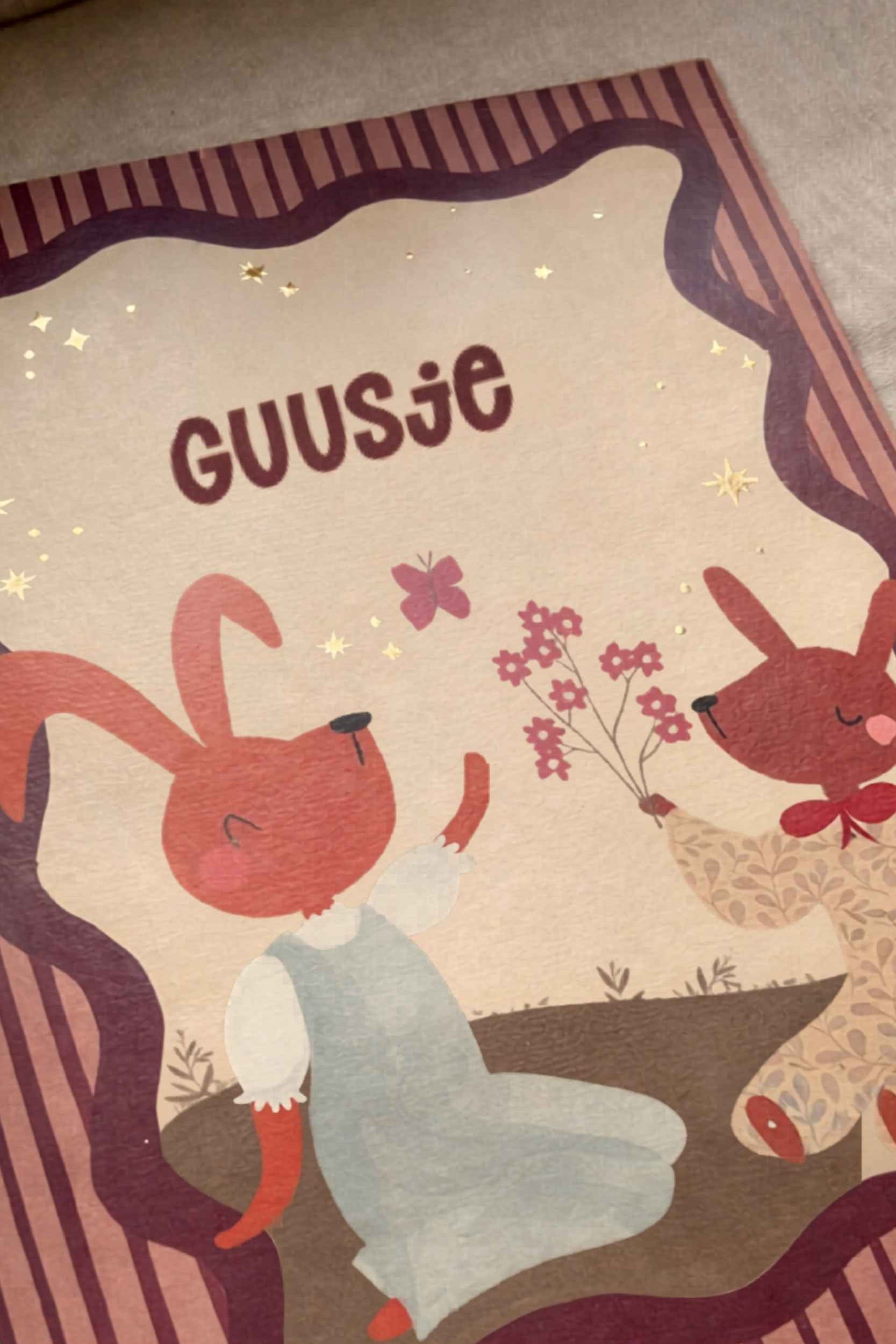 Detail van gepersonaliseerde en handgeschilderde konijntjes poster met goudfolie details voor kinderkamer