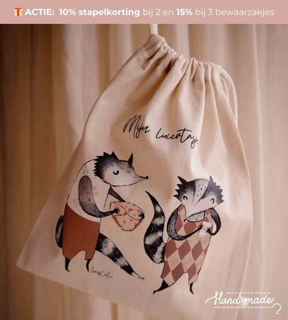 XL katoenen luiertasje voor luiers, doekjes en babyspullen met originele full colour illustratie