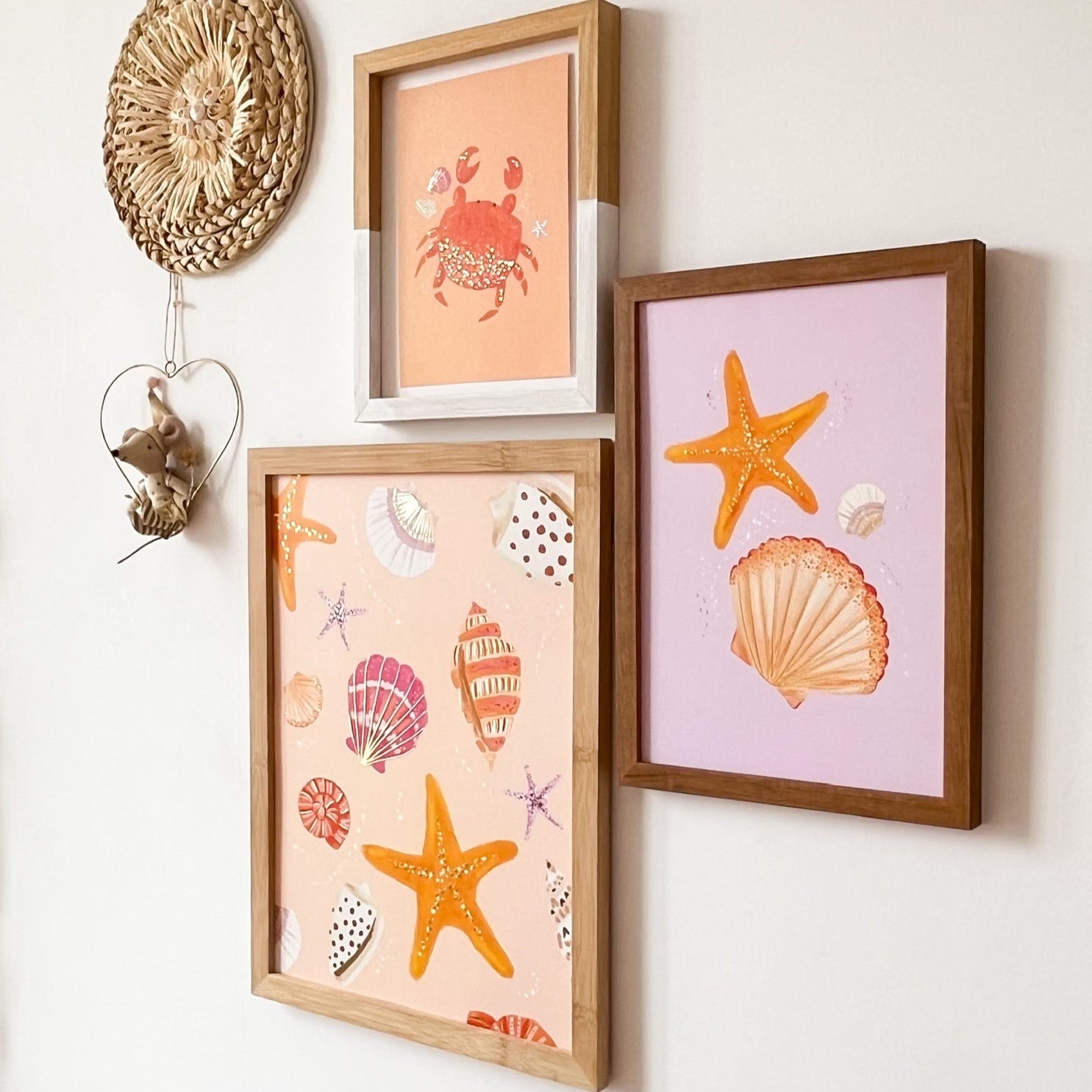 Goudfolie kinderkamer poster set van 3: Peachy Beach met schelpen