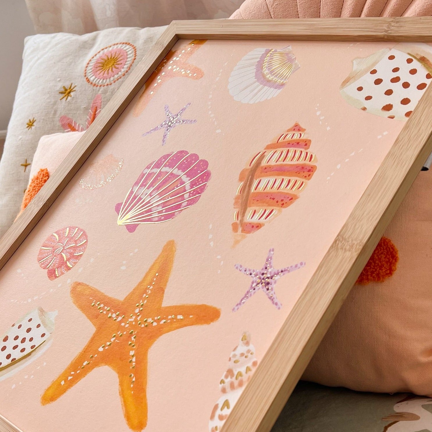 Goudfolie kinderkamer poster set van 3: Peachy Beach met schelpen