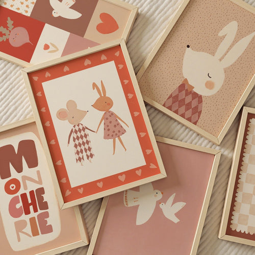 Poster Groovy Bunny met andere meisjeskamer posters uit de Lori & Cookie Color Collection.