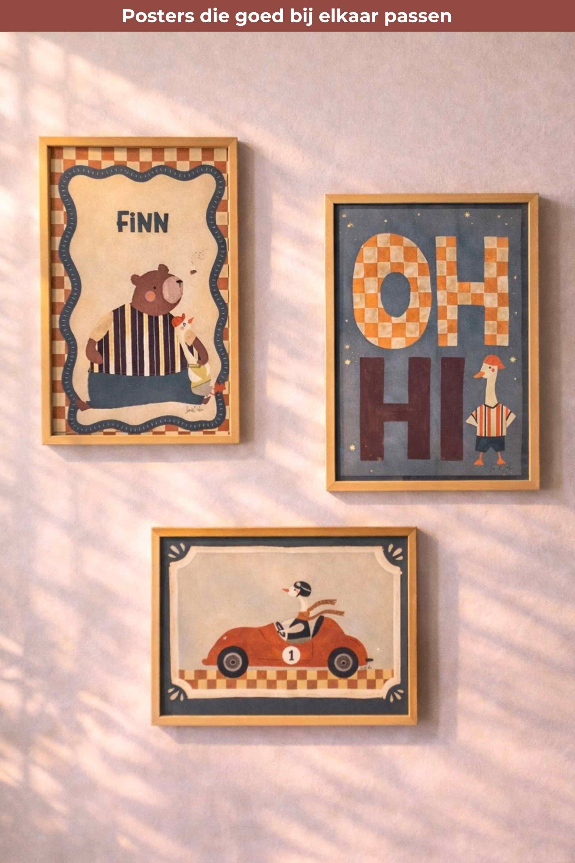 Jongenskamer posterset met beer, auto en tekst poster met goudfolie details, hangend aan de muur