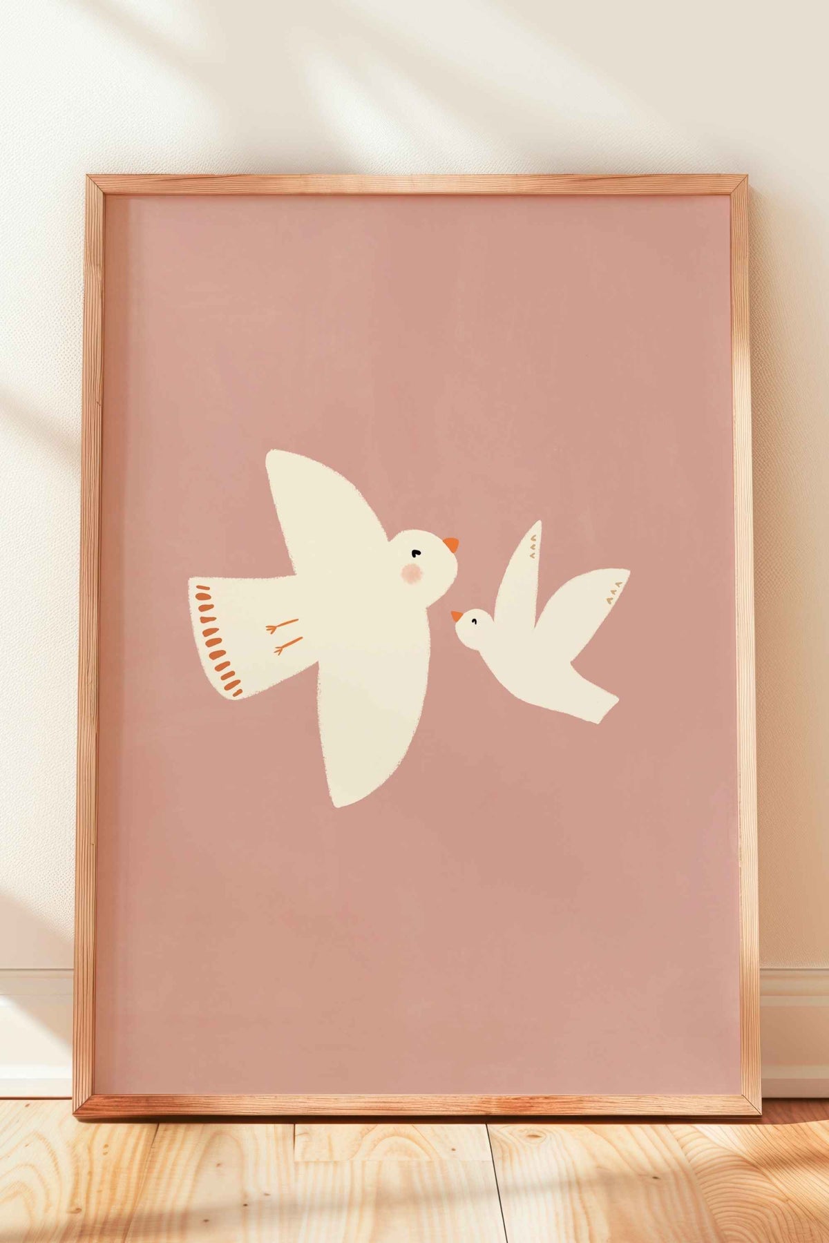 Handgeschilderde babykamerposter Mama en Baby Vogel in oudroze