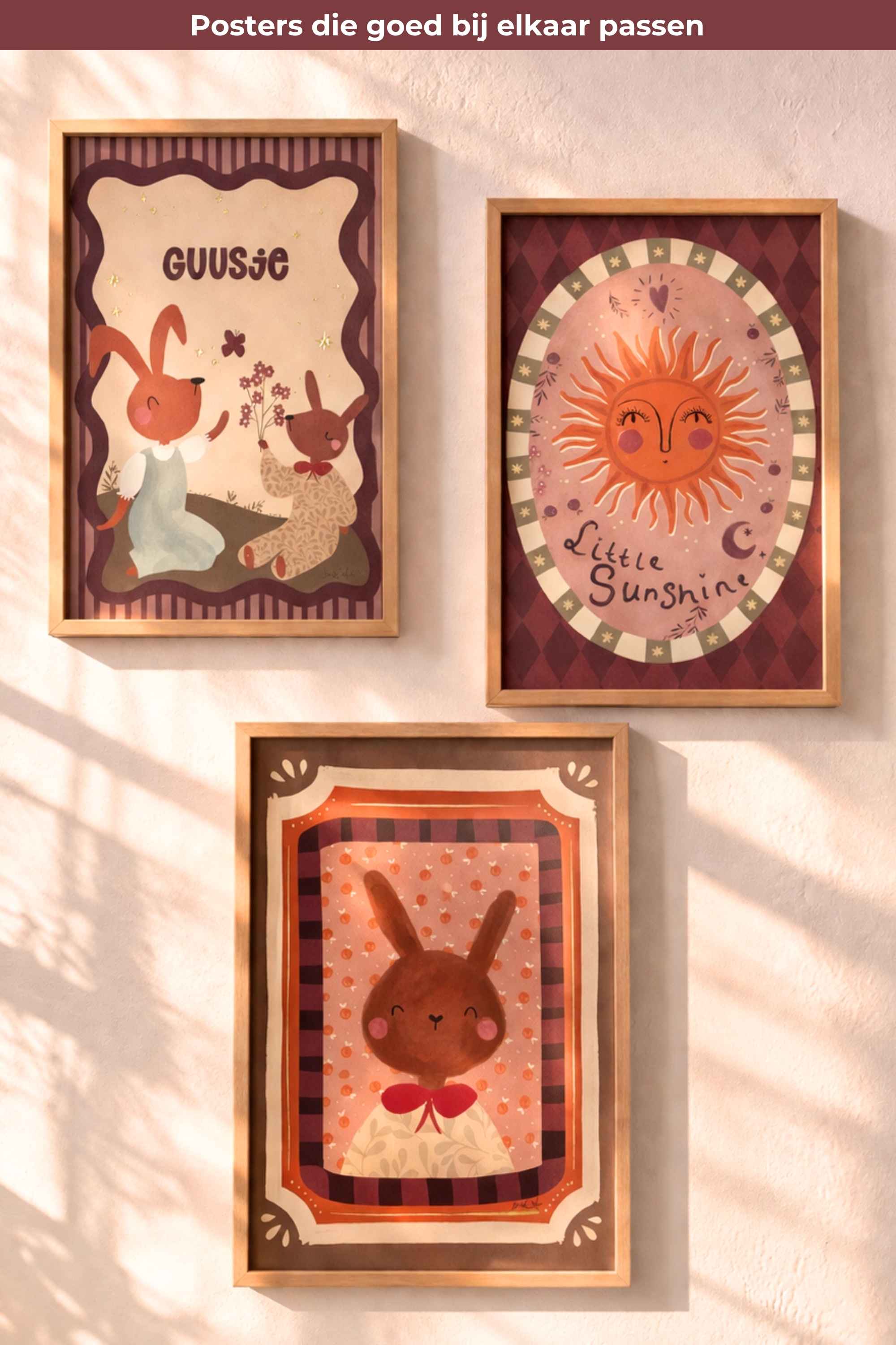 Meisjeskamer posterset met konijntjes en zon illustraties met goudfolie aan de muur